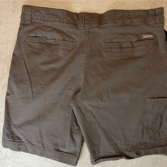 Columbia Regular Fit Canvas Brown Shorts Sz 38 Inseam 10" - Picture 2 of 9